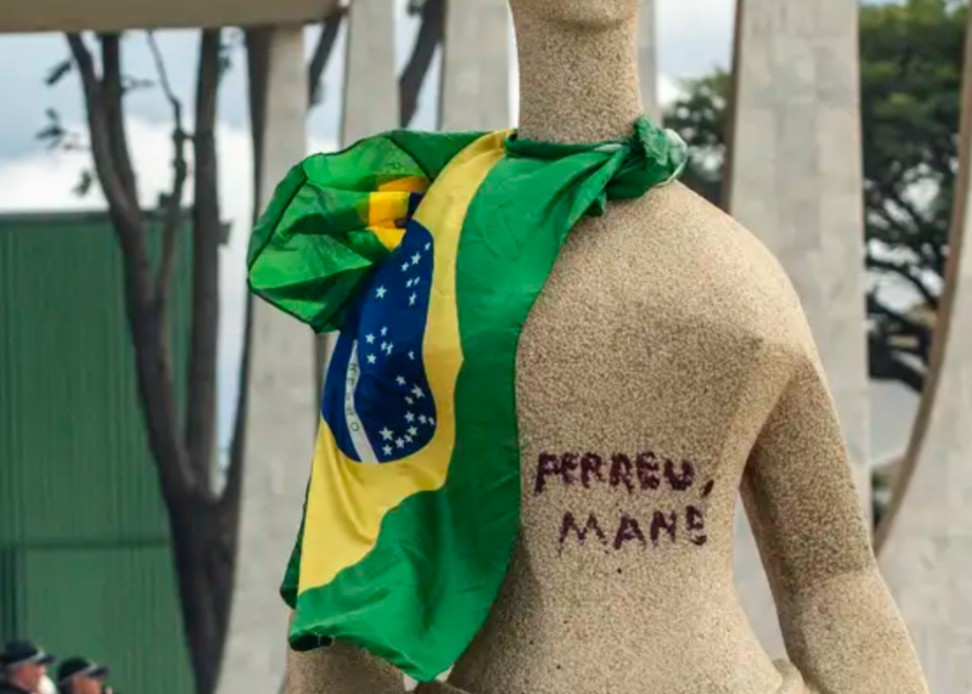 Moraes mantém suspensão da Lei da Dosimetria e rejeita pedido de Débora Rodrigues